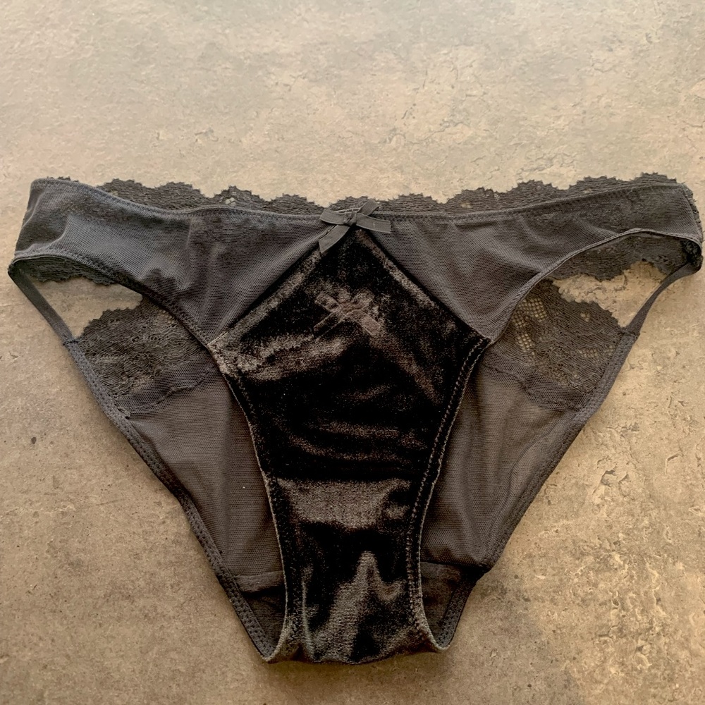 NWOT Victoria’s Secret lace and velvet cheeky